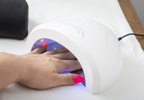 The Truth About UV and LED Nail Lamps: Debunking Myths and Understanding Energy Usage